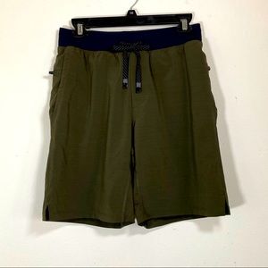 FABLETICS FRANCHISE SHORTS